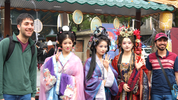 垒富配资 以重阳敬老温情与非遗奇趣，蜀宴赋演绎国风文化盛宴